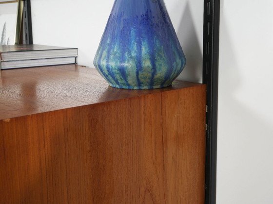 Modulaire stellingen van Kai Kristiansen, teakfineer met zwarte wandrails, Denemarken, jaren 60. (photo 15 of 31)