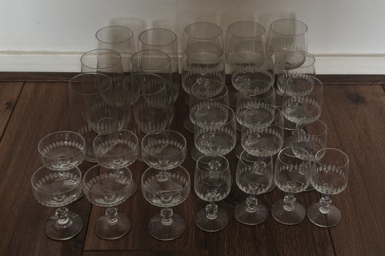 Collection complète de verrerie vintage – 28 pièces – magnifique motif gravé – Sculptures en verre, Glass (photo 2 of 7)