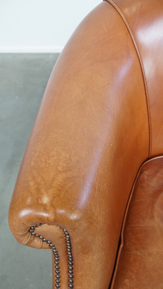 Image 1 of 2 x Cognacfarbener Rindsleder-Clubsessel mit dekorativem Nagelfinish