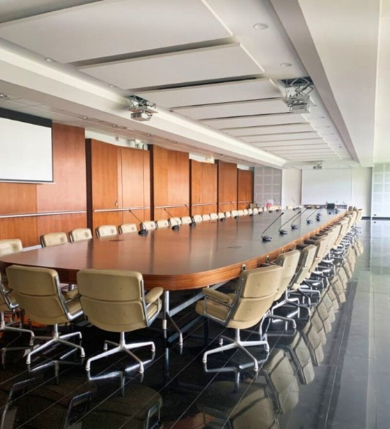Image 1 of Monumentale Table de Conférence en Noyer et Inox Brossé Exemplaire Unique sur Mesure par Charles Eames Mobilier International