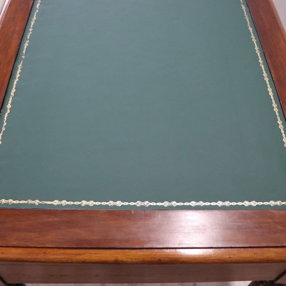 Image 1 of Antiek bureau van walnotenhout, Italië, midden 19e eeuw, gerestaureerd.