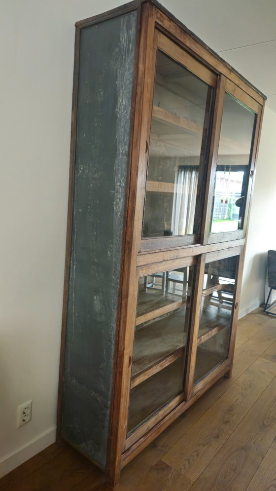 Display cabinet / shop cabinet / storage cabinet – Wood (photo 5 of 7)