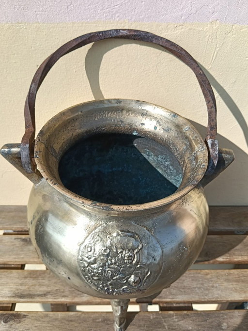 Driepoot messing ketel eind 19e eeuw Oostenrijk