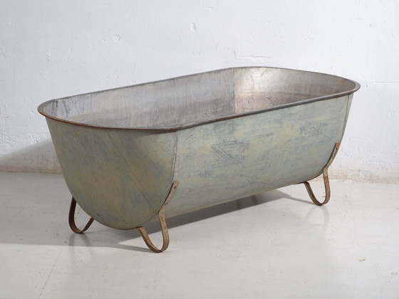 Antieke gegalvaniseerde zinken badkuip – Europese industriële kuip – circa 1900 #3 – Plantenbak, Iron, Rustic (photo 9 of 40)
