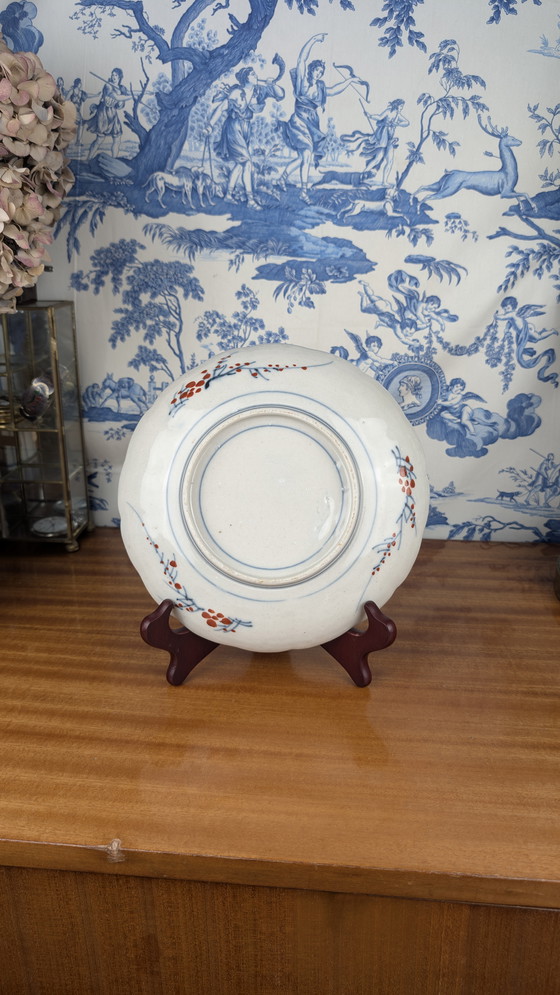 Image 1 of Piatto in porcellana Imari firmato con decori a primavera giapponesi della fine del XIX secolo