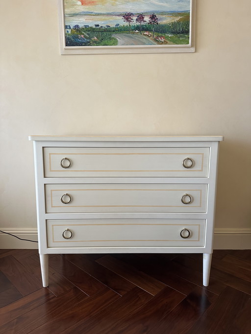 Solid wood chest of drawers