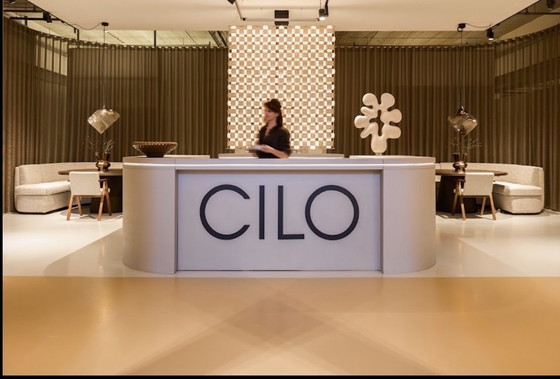 Image 1 of Design tafel