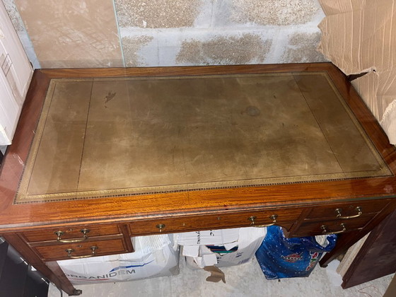 Image 1 of Maple & Co Prachtig Edwardiaans bureau van satijnhout met kruisbanden van walnoothout