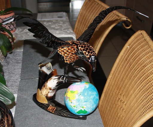 VTG falcon standing on globe Large 38 cm sculpture hand-carved buffalo horn