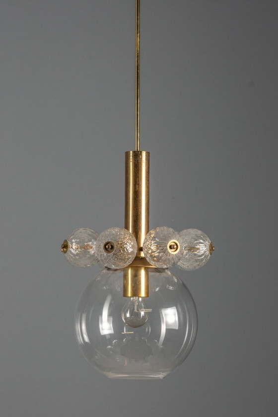 Image 1 of Lampadario in ottone di metà secolo con globi in vetro, anni '60