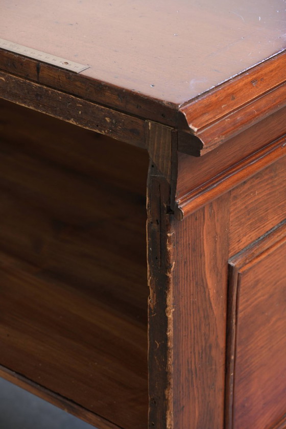 Image 1 of Large antique English shop counter/fabric counter from the 19th century with a luxurious appearance and brass rulers in the top.