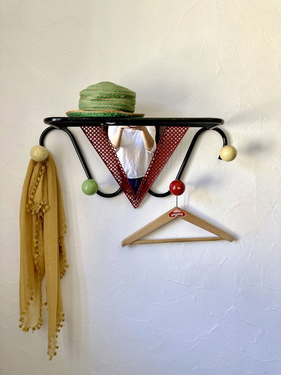 Image 1 of Wandkapstok, jaren 1950, toegeschreven aan Mathieu Matégot