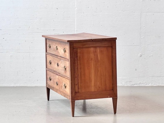 Antike klassizistische Kommode mit drei Schubladen, frühes 20. Jahrhundert – Kommoden, Wood, Vintage (photo 9 of 16)
