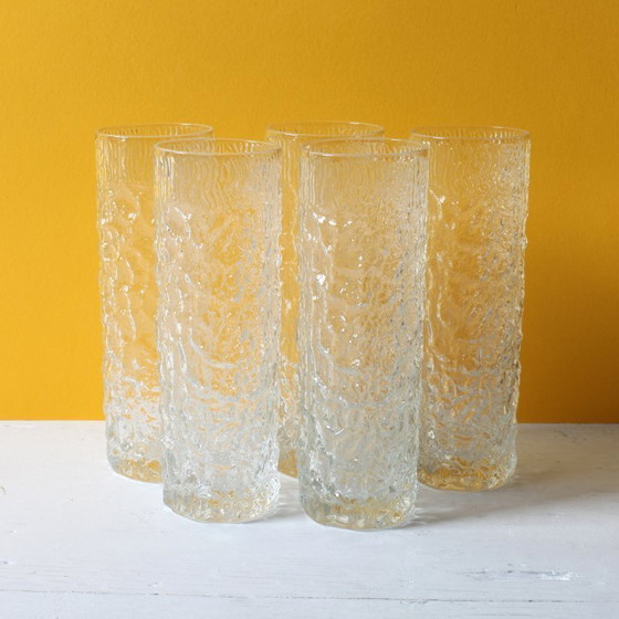 Image 1 of Set di 5 bicchieri vintage con motivo a corteccia / Servizio da tavola in vetro pressato di metà secolo / Italia / Anni '80
