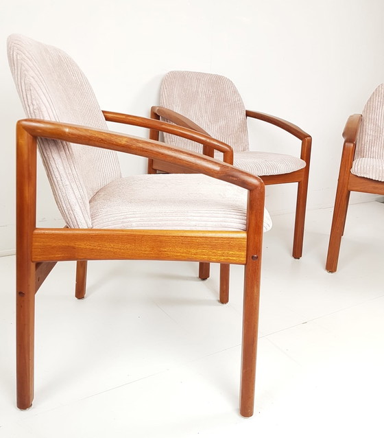Image 1 of 3 vintage teakhouten Deense stoelen nieuw gestoffeerd roze rib