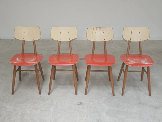 Lot de 4 chaises en bois rouges Ton (Thonet) des années 1960. – Chaises de salle à manger, Wood, Vintage (photo 14 of 16)