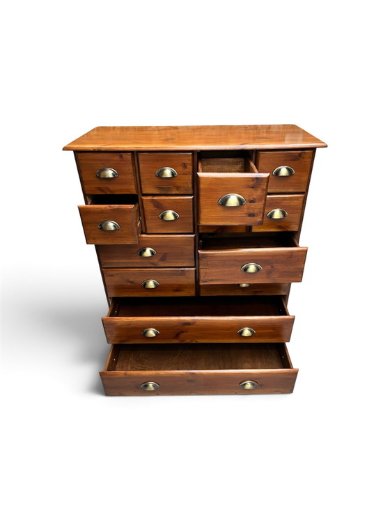 Bellissimo mobiletto/cassettiera da farmacia in pino – Cassettiere, Wood (photo 3 of 6)