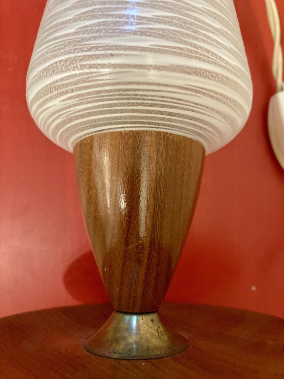 Image 1 of Lampada treppiede vintage scandinava in vetro e legno