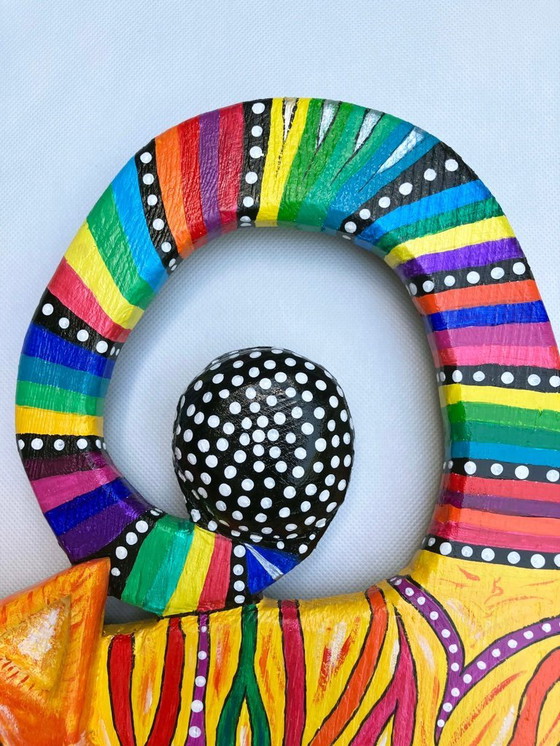 Image 1 of Grande scultura in legno a forma di gatto in stile boho. Realizzata a mano dall'artista.