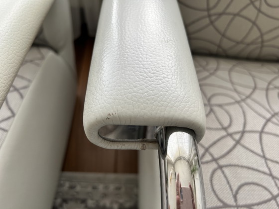 Two Leolux Scylla armchairs with Maze fabric – Leather, Polyester (photo 3 of 4)