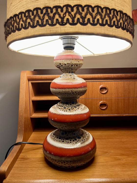 Image 1 of Mid Century Fat Lava Lampe vintage rot bruin Tischlampe Stehlampe Keramikfuß 49 cm hoog
