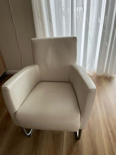Fauteuil en cuir blanc