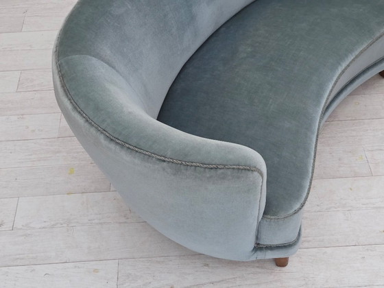 Image 1 of Divano curvo danese a 2 posti, anni '70, rivestimento in velluto blu.