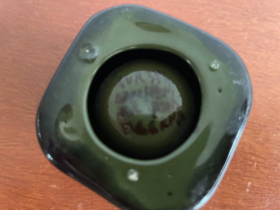 Image 1 of Arnhemsche Fayencefabriek - Zwei quadratische Kerzenständer aus glänzendem Steingut im Jugendstil