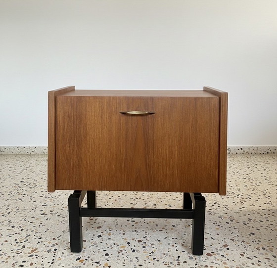 Image 1 of 1 di 2 comodini vintage in teak – metà secolo – anni '60.