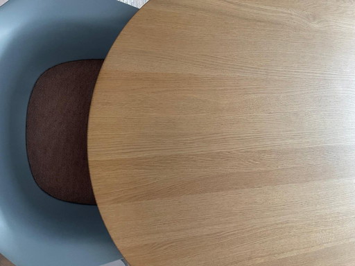 Table de salle à manger Table à pied triangulaire par HAY 200x85x74