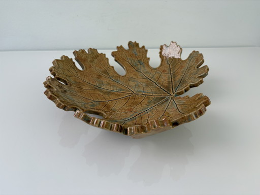 Retro 70s naturalistic bowl in the shape of an oak leaf