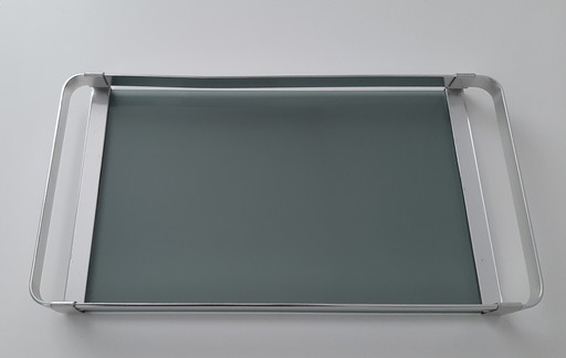 Bandeja MB Italy, vidrio ahumado de mediados de siglo y aluminio.