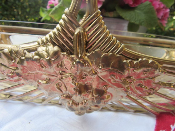 Image 1 of Goudkleurige mand in Hollywood Regency-stijl met glazen inzetstuk.