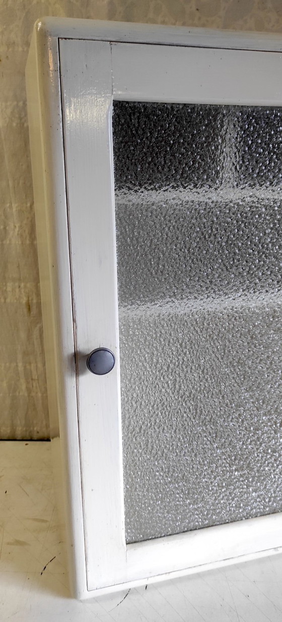 Image 1 of Badezimmerschrank aus Massivholz und Glas – Mitte des 20. Jahrhunderts