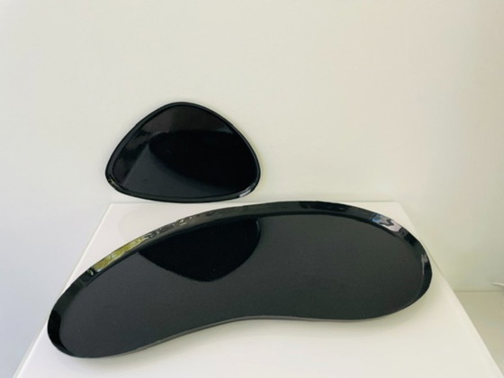 Image 1 of Ensemble de plateaux en métal noir au design organique