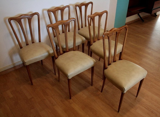 Image 1 of Sechs italienische Mid-Century-Stühle im modernen Stil, bezogen mit weißem Kunstleder