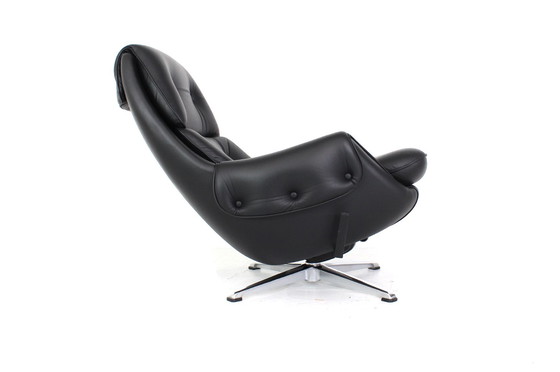 Image 1 of as new! Gustav Thams Vintage Egg Lounge Chair / Mid - Century Armchair with tilt function, Leather and polished Aluminum 1a rest