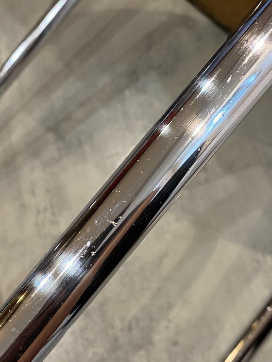 Image 1 of Tavolino laterale vintage in stile Bauhaus cromato e similpelle nera, anni '70