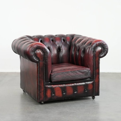 Englischer Chesterfield-Ledersessel auf Rollen, verziert mit Ziernieten