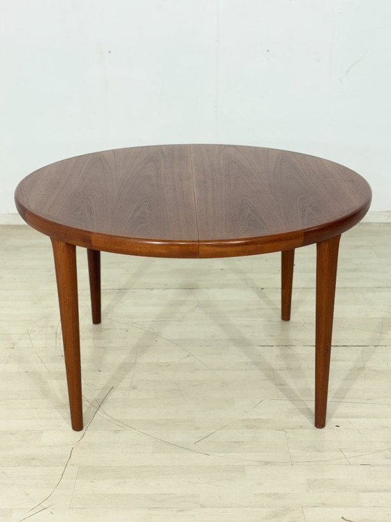 Danish Design Teak Round Dining Table - Extendable / Teak Dining Table / Mid Century Teak Table / – Wood (photo 3 of 18)