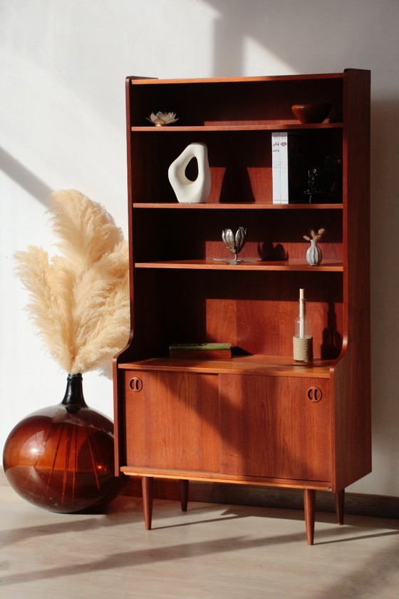 Image 1 of Librería escandinava de teca con frente de cristal