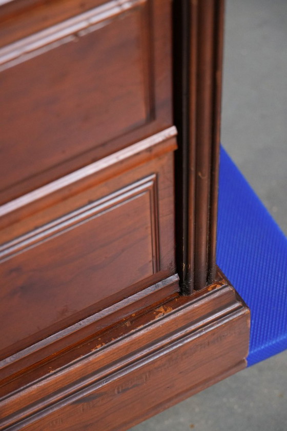 Image 1 of Klassischer Chesterfield-Schreibtisch/Partnerschreibtisch im englischen Stil mit schwarzer Lederplatte