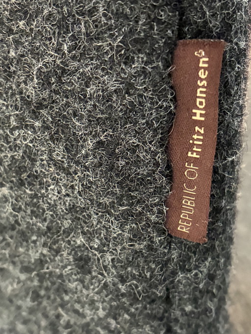 Zwanenfauteuil van Arne Jacobsen, geproduceerd door Fritz Hansen.