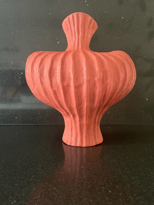 Wunderschöne Terrakotta/Korallenrote Design Vase – Organisch & Gerippt (Wabi-Sabi Stil)