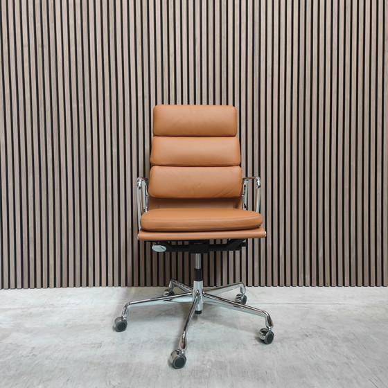 Image 1 of Silla Vitra Eames EA 219 Soft Pad – Cuero premium color coñac