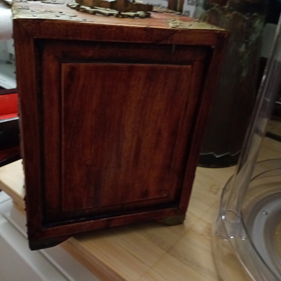 Image 1 of Portagioielli in legno di ciliegio e giada