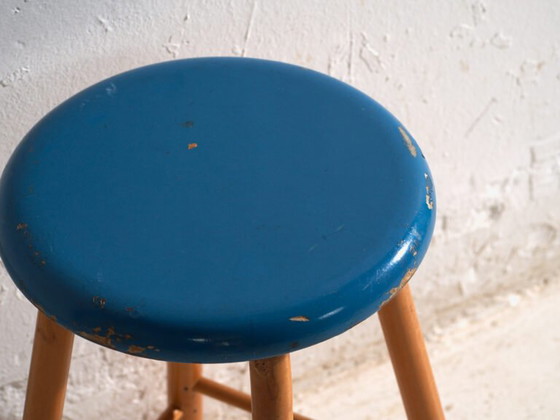 Taburete de madera antiguo con asiento redondo – Europa Central, circa 1950 – Rustic (photo 18 of 40)