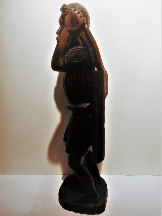 Image 1 of Grande sculpture lourde de chasseur africain