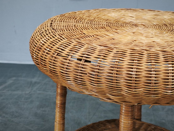 Image 1 of Conjunto de salón italiano de ratán y mimbre de los años 50, con cuatro sillones y mesa.