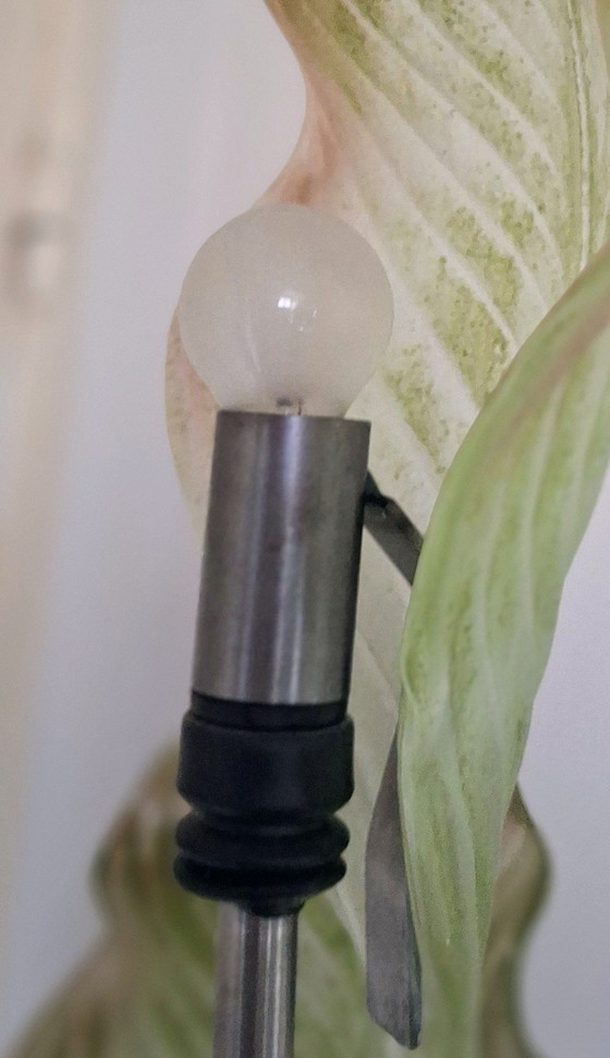 Image 1 of Lampada da terra con paralumi in vetro di Murano a forma di foglia, anni '90